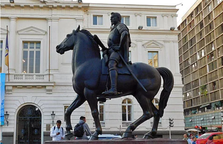 escultura de pedro de valdivia plaza de armas